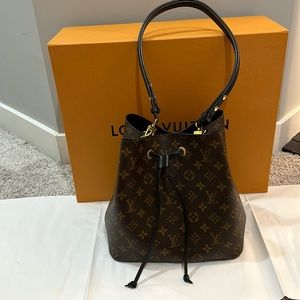 Authentic Louis Vuitton neonoe MM bucket black. Excellent condition.